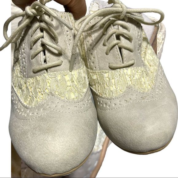 Vintage Not Rated Cream Lace &Suede Wingtips Size 7 EUC boho chic - Picture 2 of 12